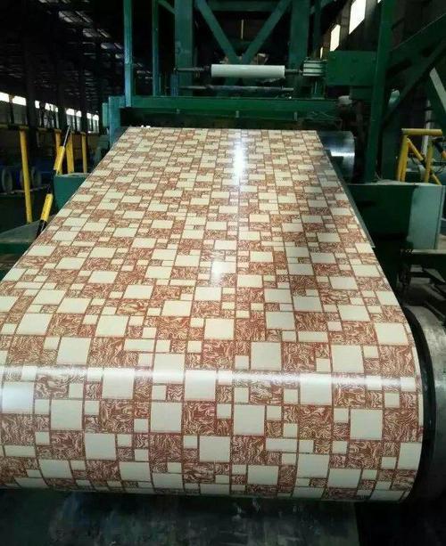 Алуминиумска легура 3005 Дизајниран модел, насликан алуминиумски калем што се користи за декорација на надворешноста на зградата