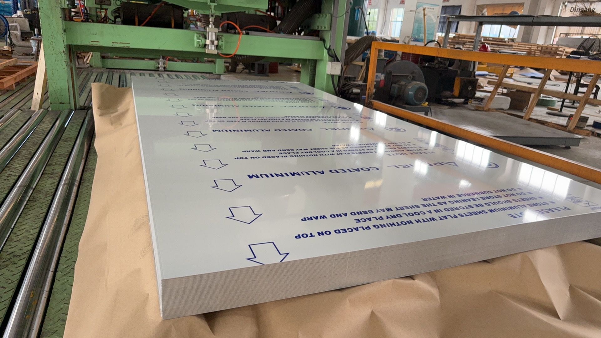 &Ouml;&yacute; enjamlary panelleri &uuml;&ccedil;in 5052 H32 0.8mm reňkli &ouml;rt&uuml;kli al&yacute;umin list
