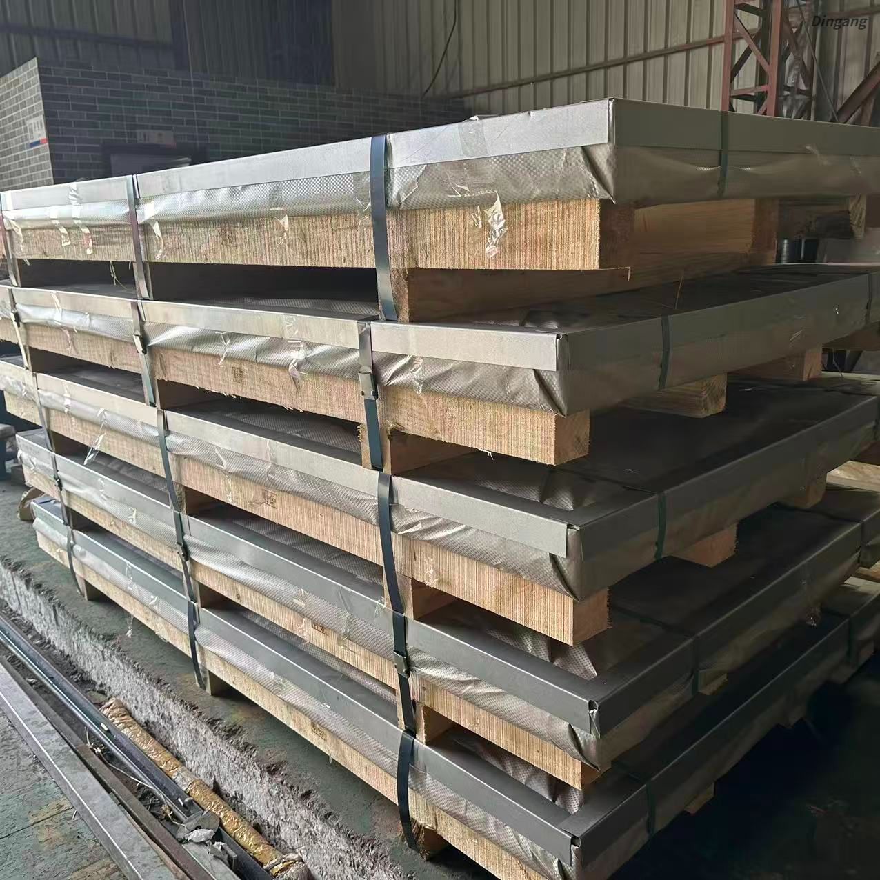 &Ouml;&yacute; enjamlary panelleri &uuml;&ccedil;in 5052 H32 0.8mm reňkli &ouml;rt&uuml;kli al&yacute;umin list