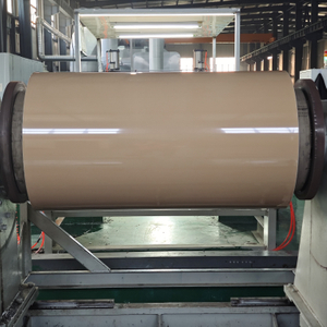 Individuell lackierte Aluminiumspule f&uuml;r Wandverkleidungsprojekte
